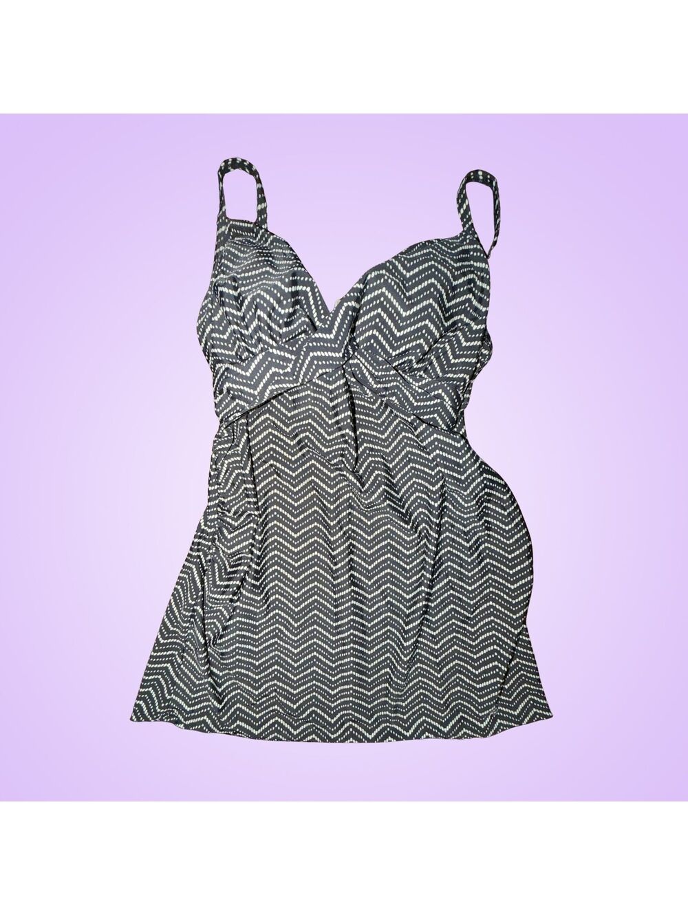 Women’s New Small D/DD Liz Lange Maternity Black Zigzag Tankini Top